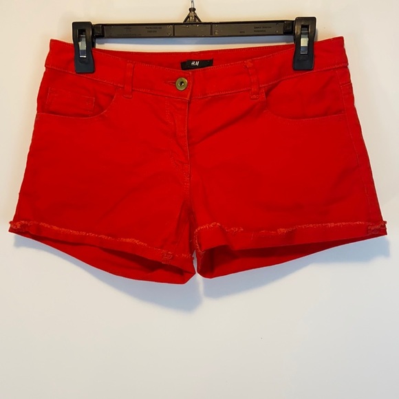 H & M Red Shorts Size 6 - Picture 1 of 4